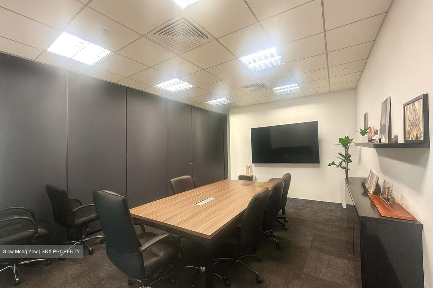Sbf Center (D1), Office #496029061